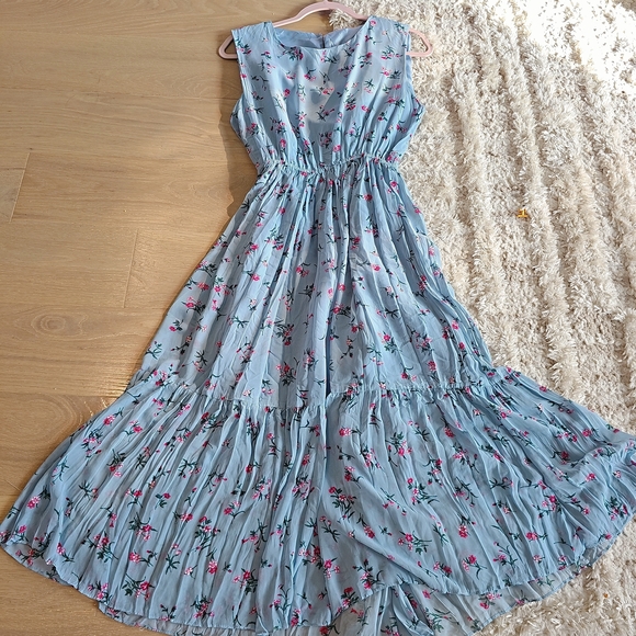 Floral Blue Sleeveless Dress - Picture 6 of 9